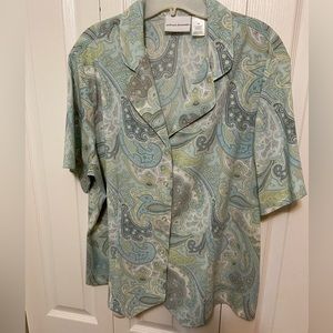 NEW LISTING AND BEAUTIFUL!!!  In excellent condition.  You will love this! ❤️❤️